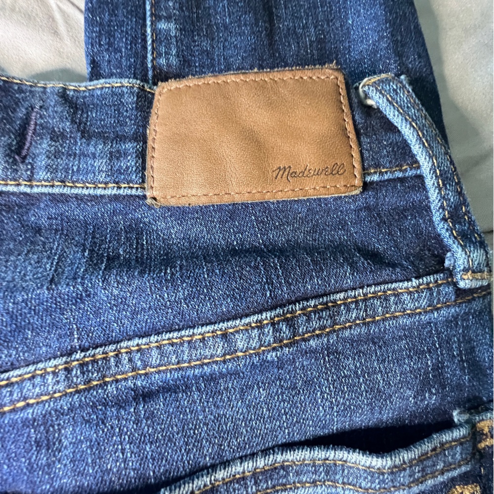 Madewell 11” high-rise skinny jean. Size 24